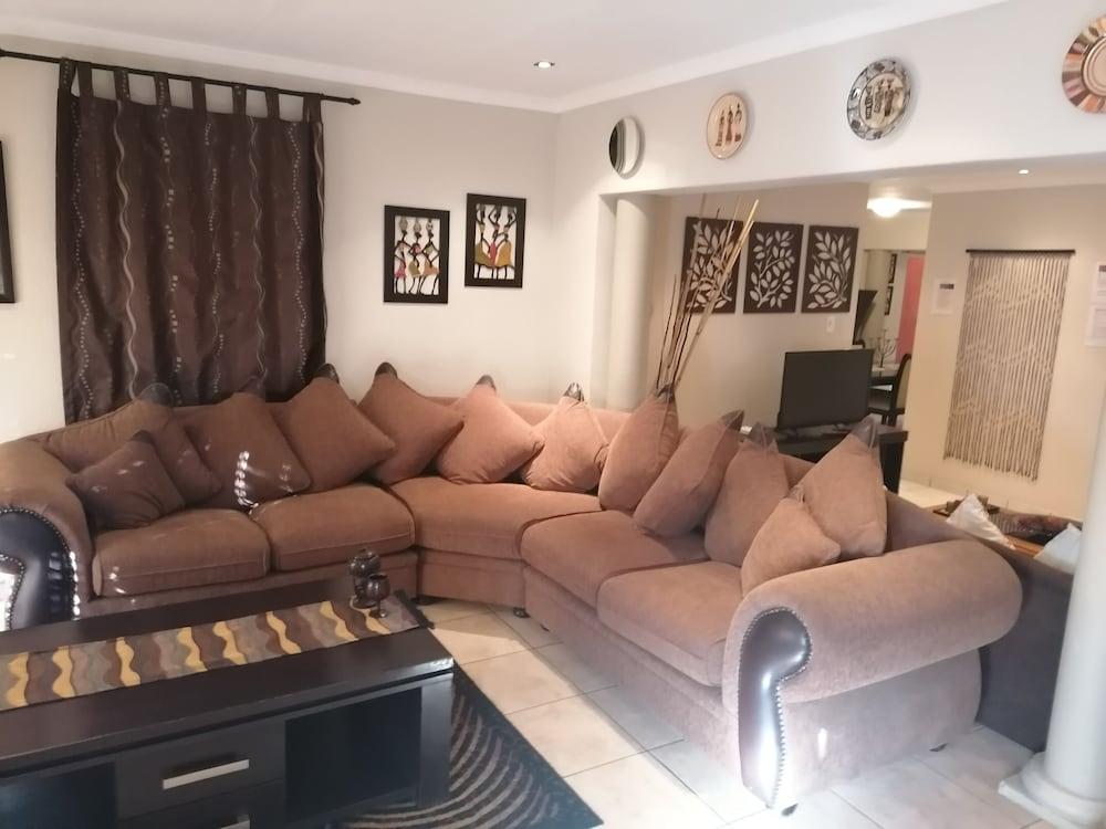 Inviting 3-bed House in Kempton Park