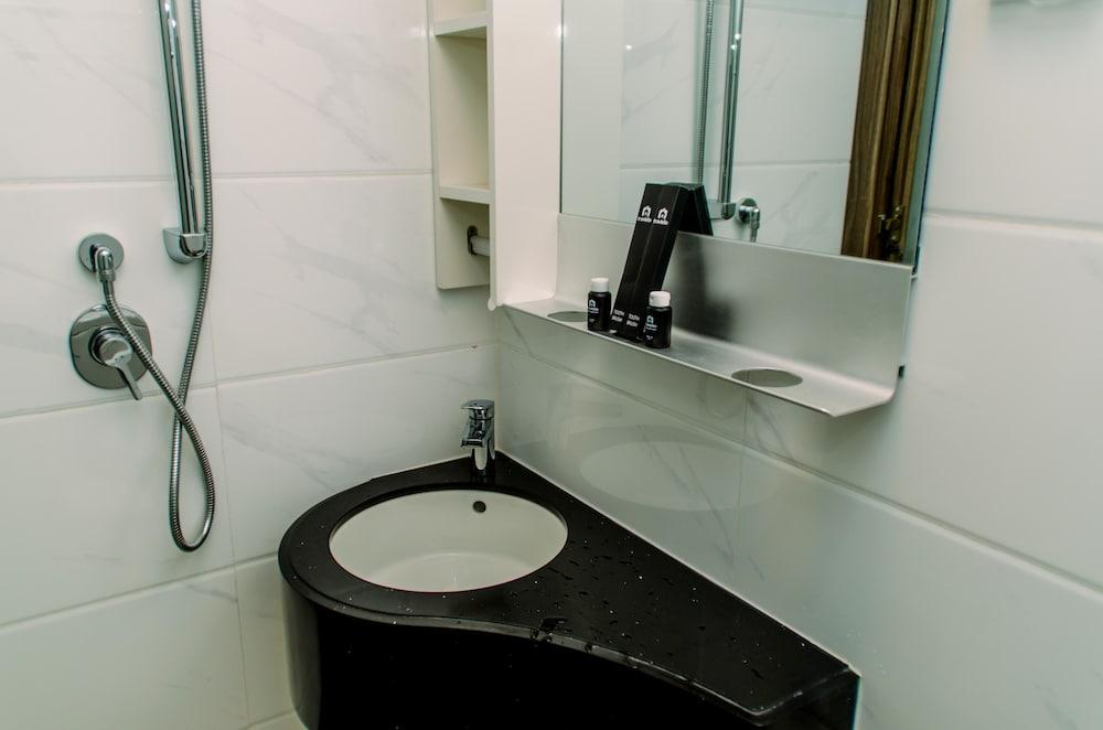 Nice And Comfy Studio At Sky House Bsd Apartment