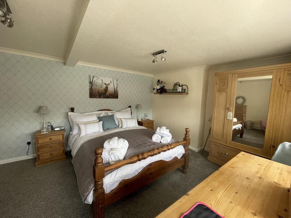 Stunning Two Bedroom Cottage in Honley