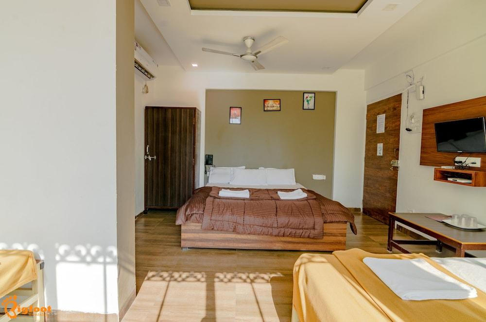 White House Beach Resort