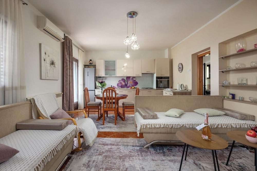 Kostrena Apartment Maja