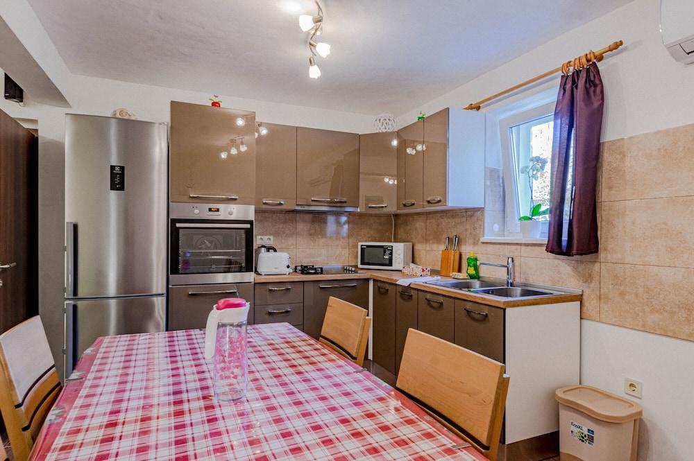 S2 - Modern Studio, Just 50m From the Beach