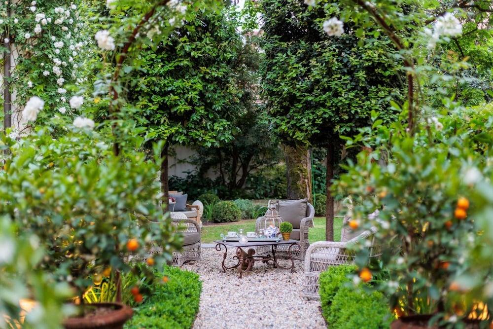 La Casina in Lucca With 2 Bedrooms and 3 Bathrooms