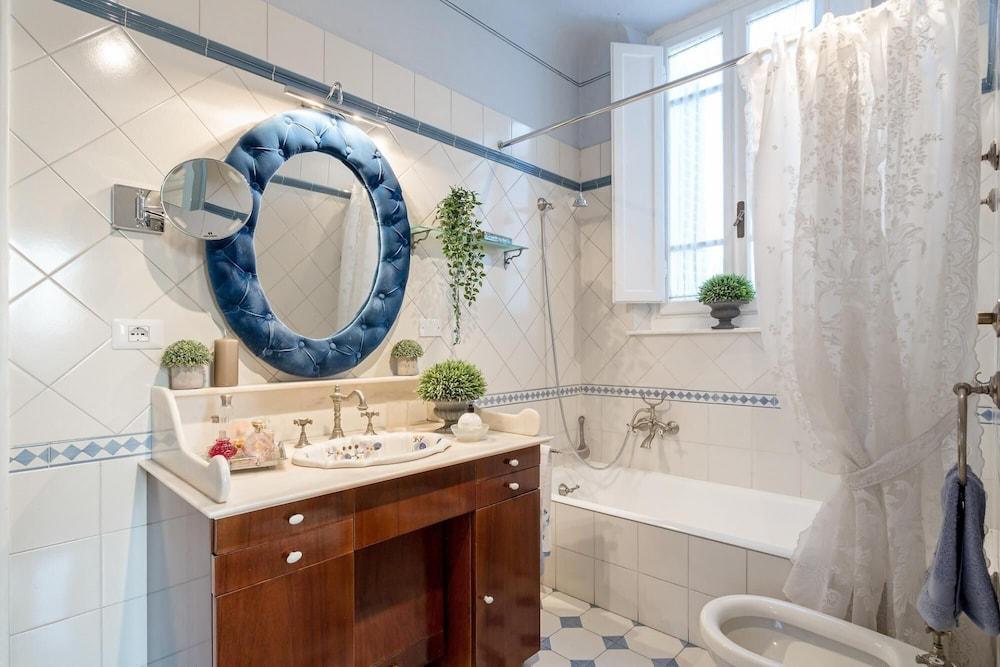Casa Emy in Lucca With 3 Bedrooms and 2 Bathrooms
