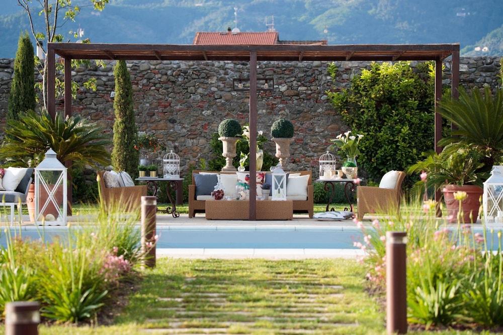 Villa Hugo in Lucca With 5 Bedrooms and 6 Bathrooms