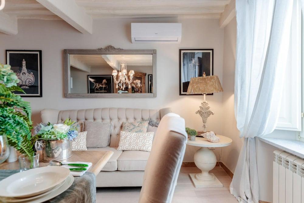 Casa Blanc in Lucca With 1 Bedrooms and 1 Bathrooms