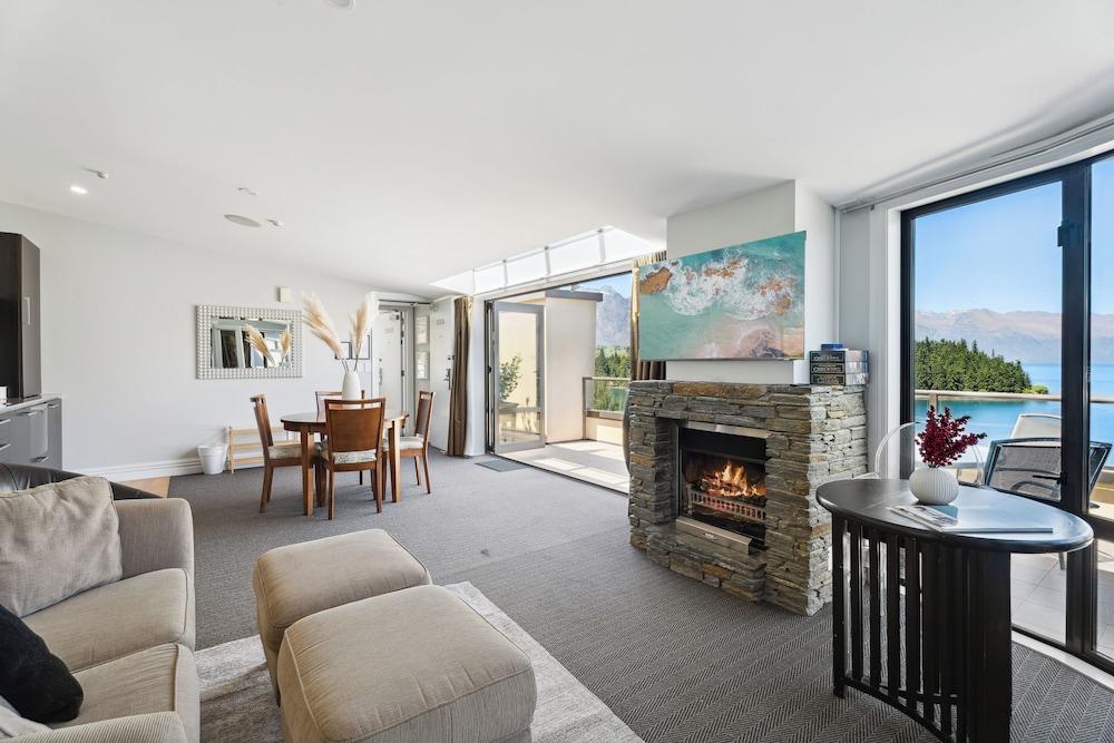 2-BEDROOM PENTHOUSE APARTMENT - THE BEACON 1004