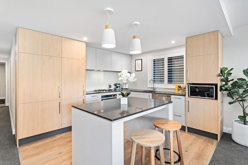 LOVELY 2 BEDROOM APARTMENT WITH INDOOR FIREPLACE