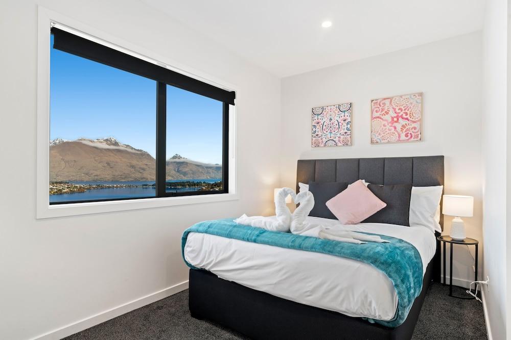 A LUCKIE CHARM - 5-BEDROOM TOWNHOUSE