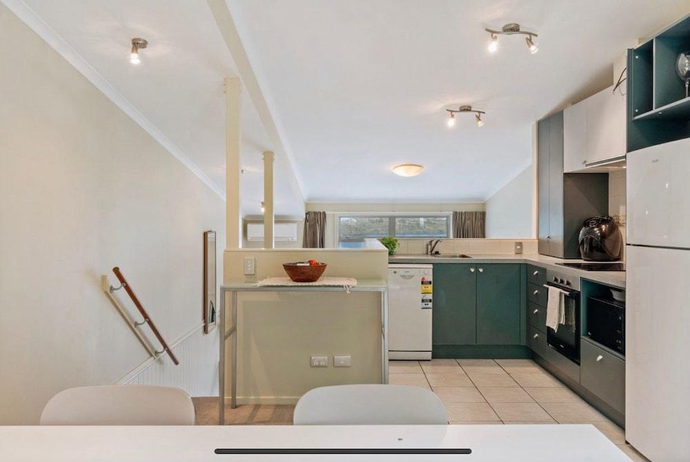 2-BEDROOM APARTMENT - BEECHWOOD