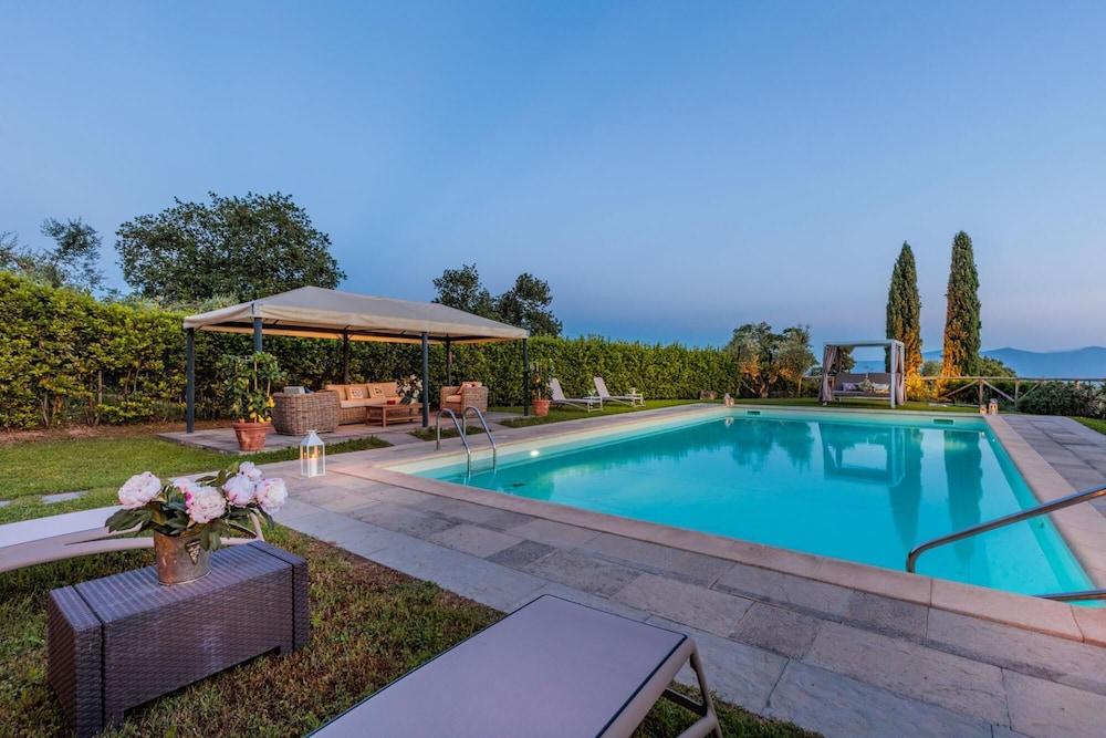 Tuscan Fizz Villa a Vineyards Retreat