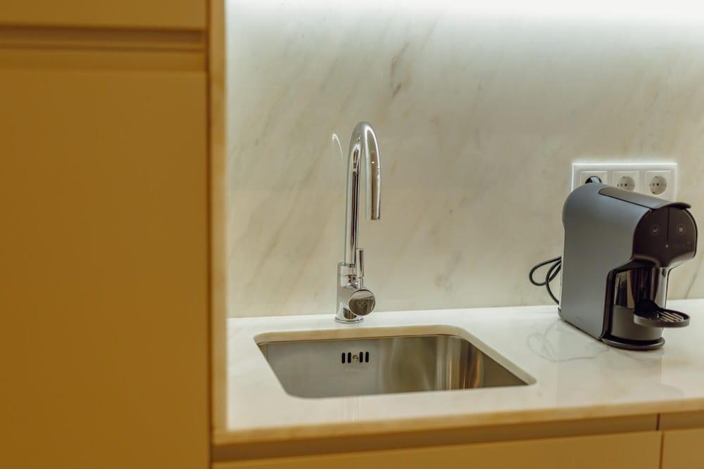 Legacy Oporto Design Apartment F by Vacationy