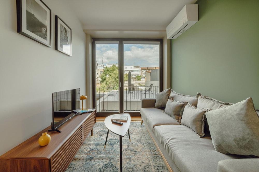 Legacy Oporto Premium Apartment C by Vacationy