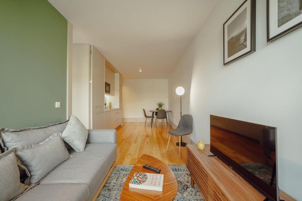 Legacy Oporto Premium Apartment C by Vacationy