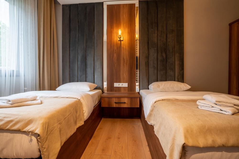 Poison Garden Suite & SPA