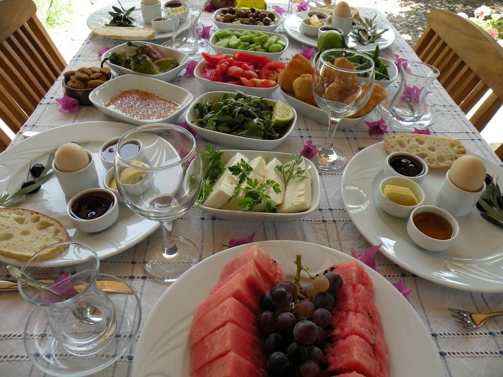 HAYITBÜKÜ AHŞAPEVLERİ