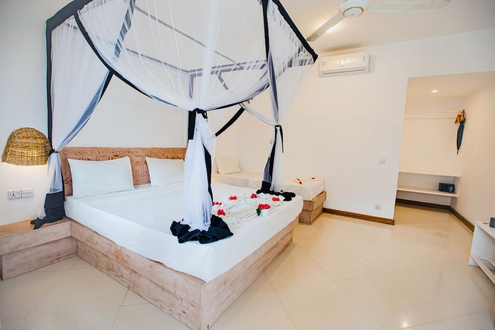 AHG Sun Bay Mlilile Beach Hotel