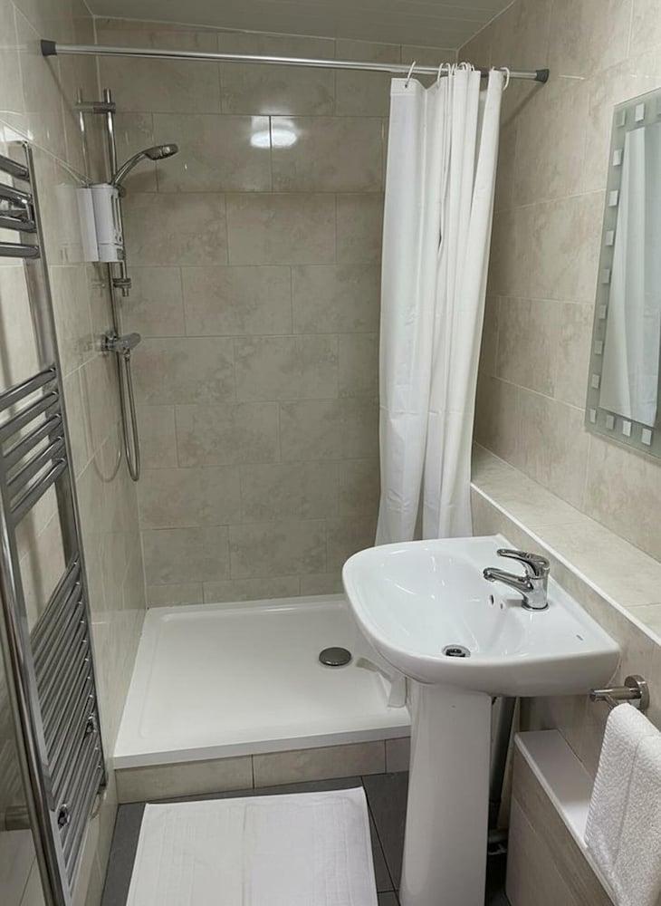 Charming Chalet - Sleep 3/4 & Free Parking