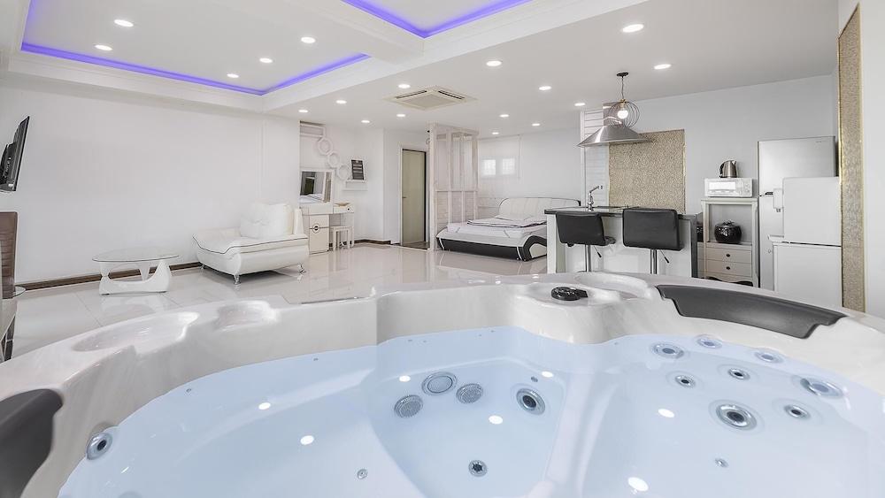 Pohang 0.1 Poolvilla