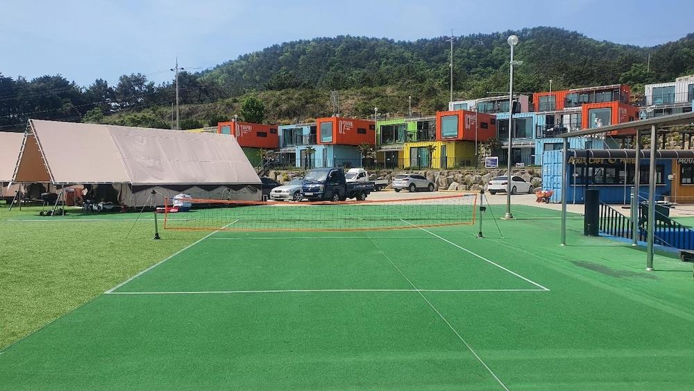 Goseong Bluebeach Pension&glamping