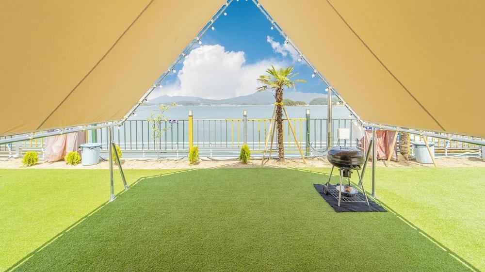 Goseong Bluebeach Pension&glamping