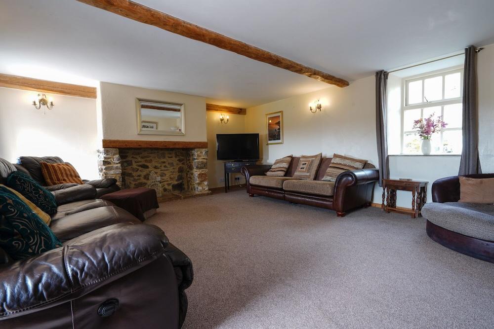 Hulmes Vale House - Sleeps 14 - Peak District