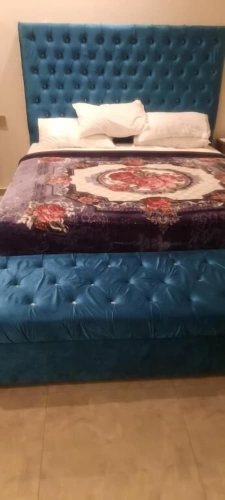 Hotel Day In Emporium