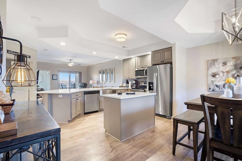 Majestic View Getaway w/ Beautiful Lake Views!