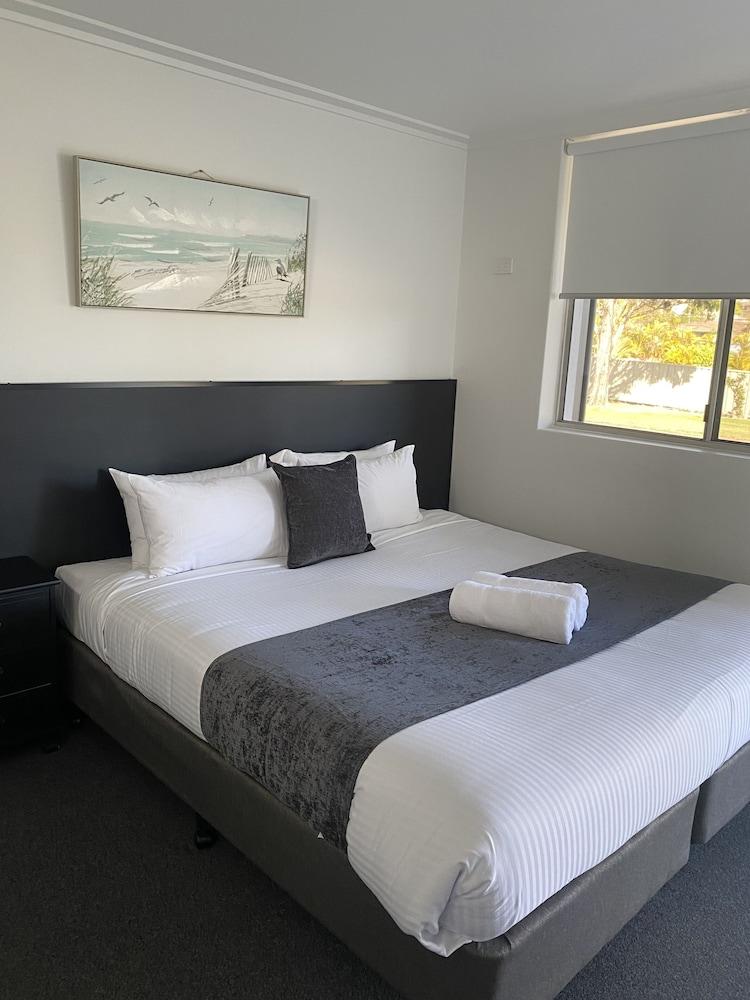 The Seaview Tavern Motel