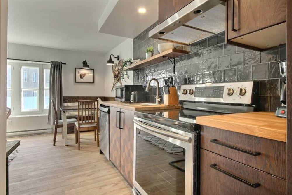 Unique & Sunny Top Floor Old Quebec Gem