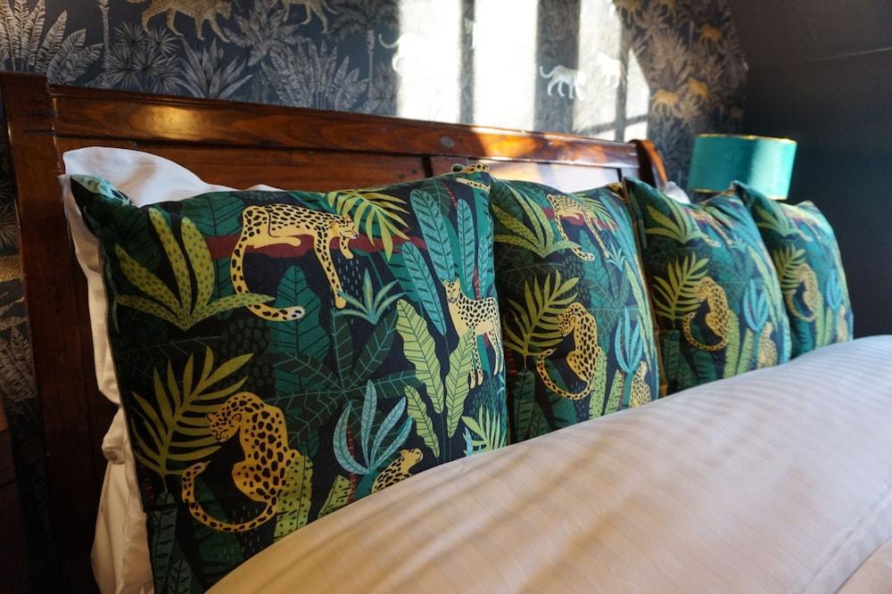 Northern Hideaways Apple Store, Ellingham