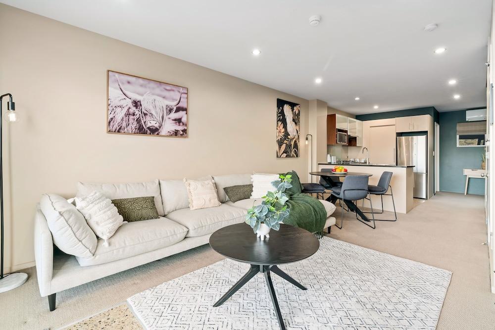 2-BEDROOM REMARKABLES APARTMENT