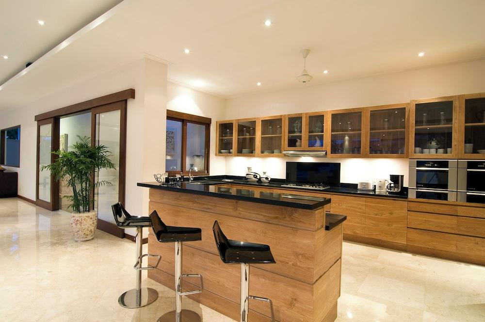 Villa Istana Putih by Maheswara