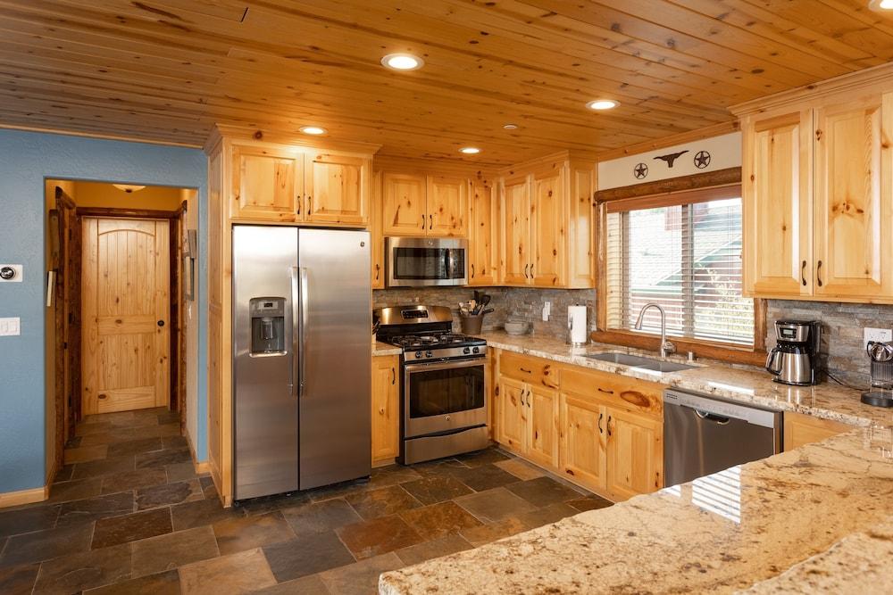 43 - Endless Views 3 Bedroom Home by RedAwning