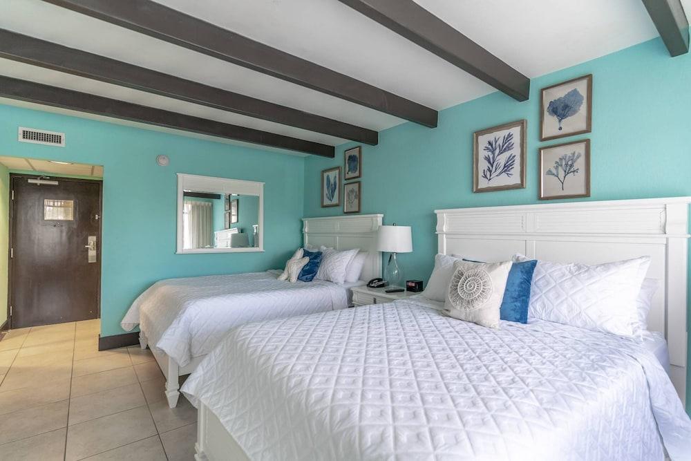 201 Little Harbor Inn