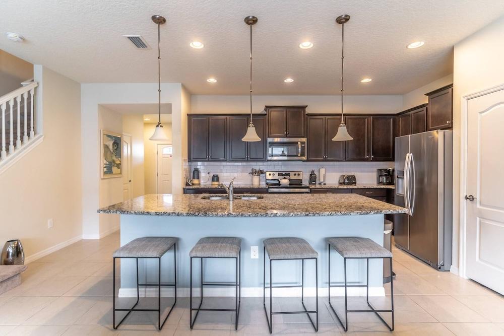 2409 Windsor at Westside