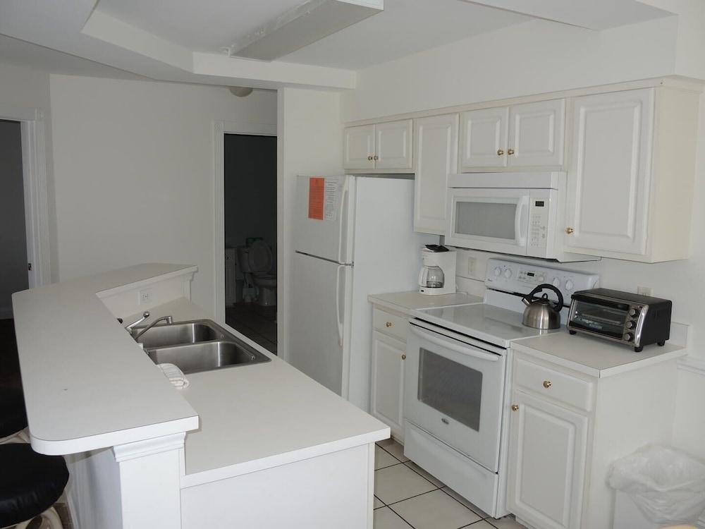 1204m 1 Bedroom Condo by Redawning