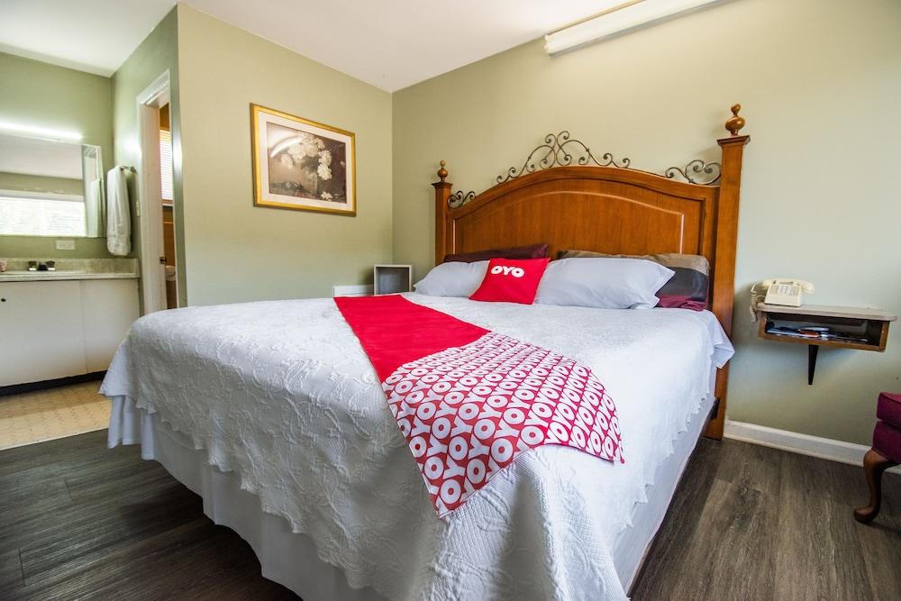 OYO Hotel Calhoun, GA I-75