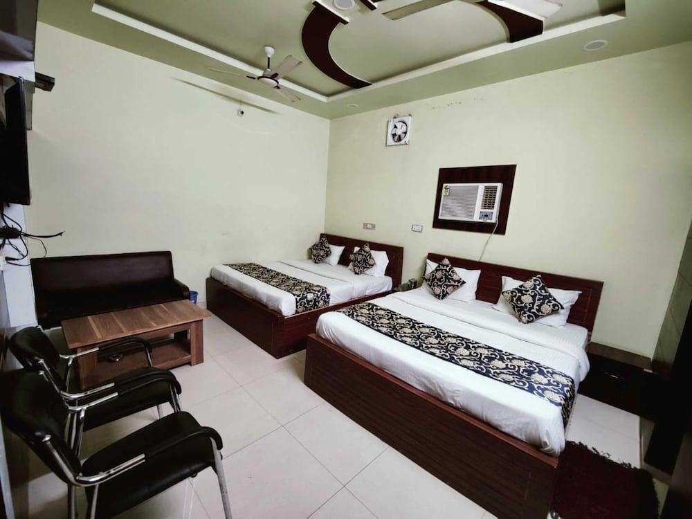 Hotel Vrindavan Palace