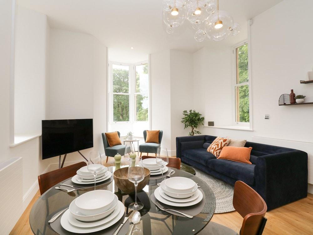 The Florence Suite Stone Cross Mansion