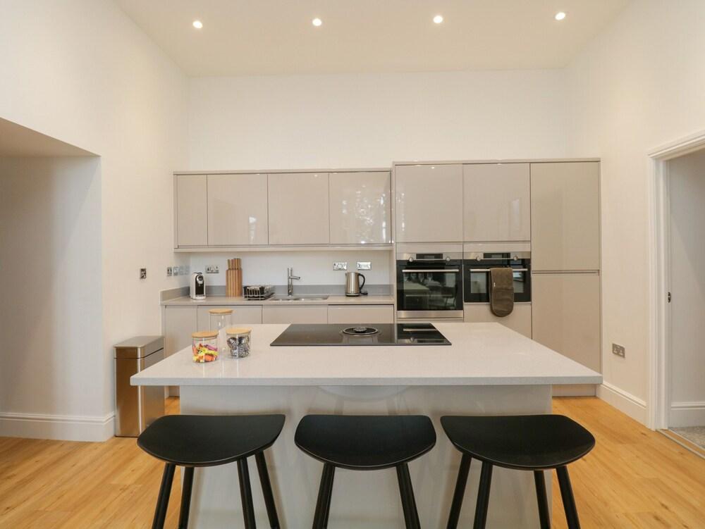 The Florence Suite Stone Cross Mansion