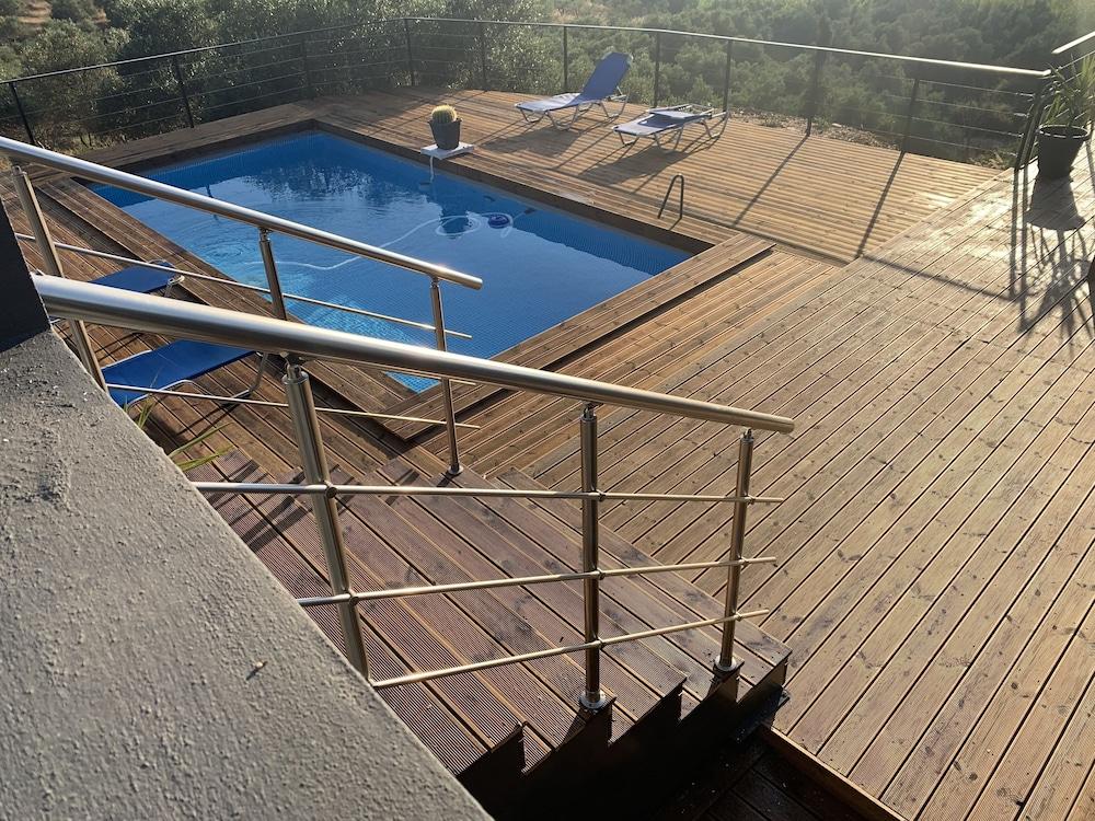 Stunning 2-bed Pool Villa in Skepasti