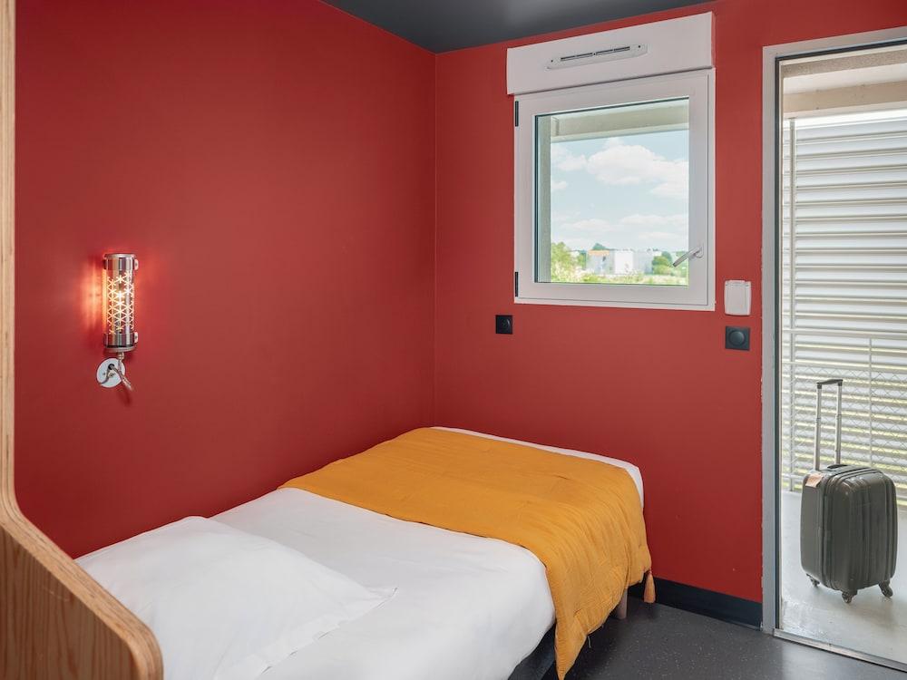 Eklo Hotels Paris Roissy CDG Airport