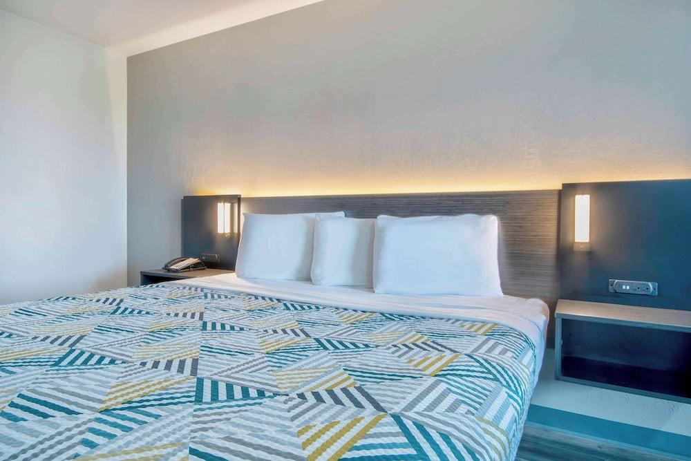 Motel 6 Texarkana, TX