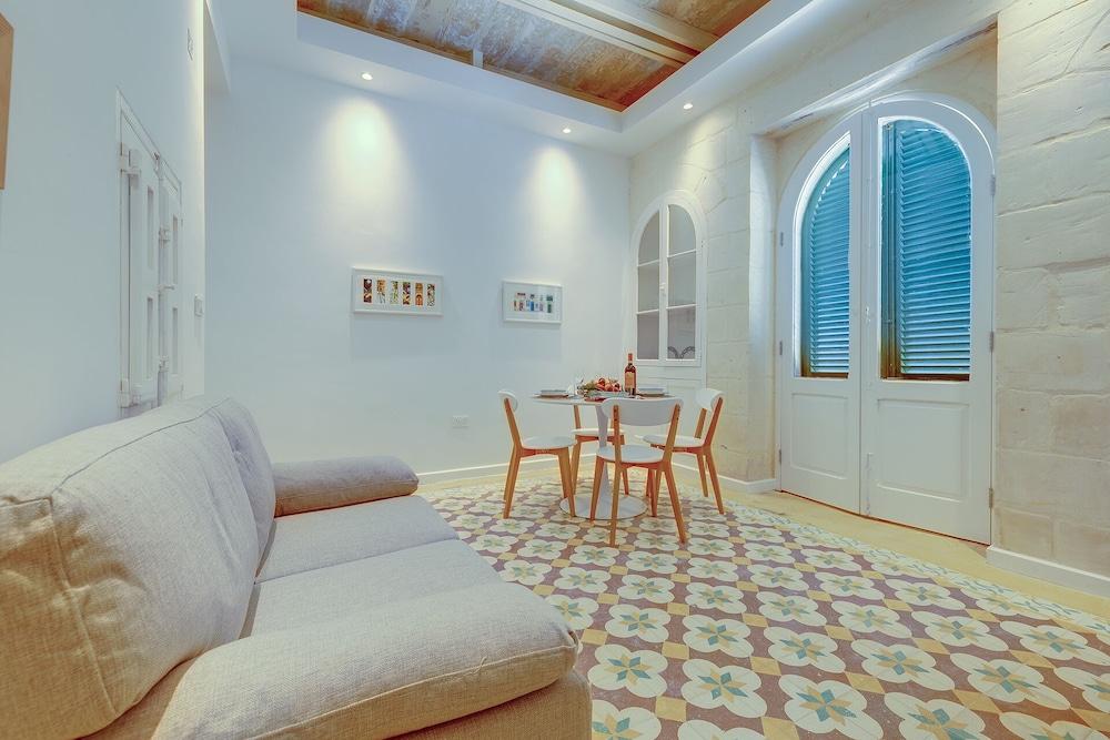 Central 1BR Apartment in Valletta