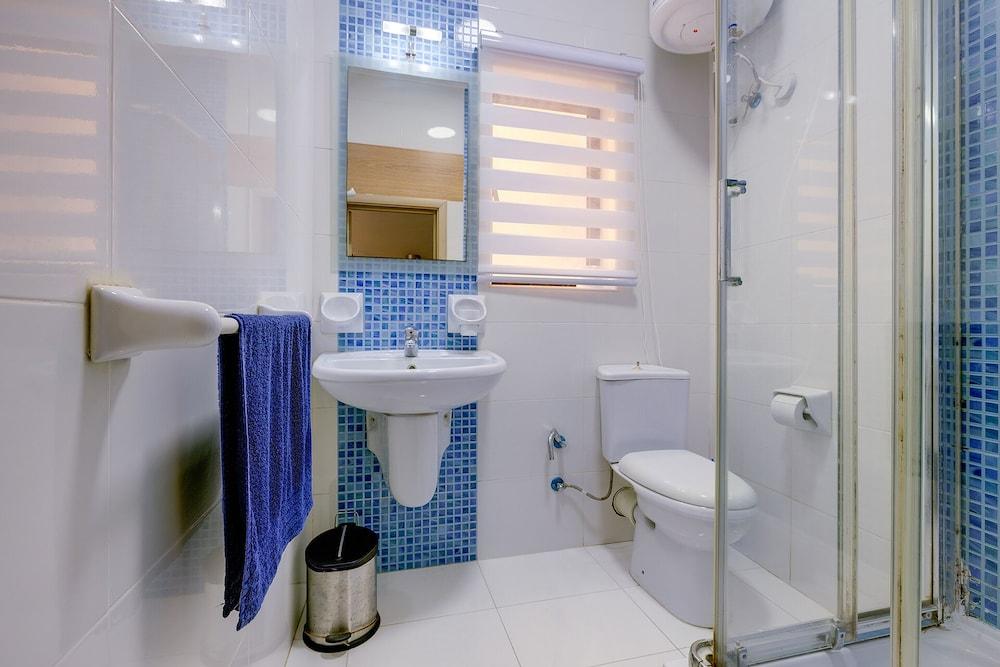 Cosy Apartment Steps From the Promenade