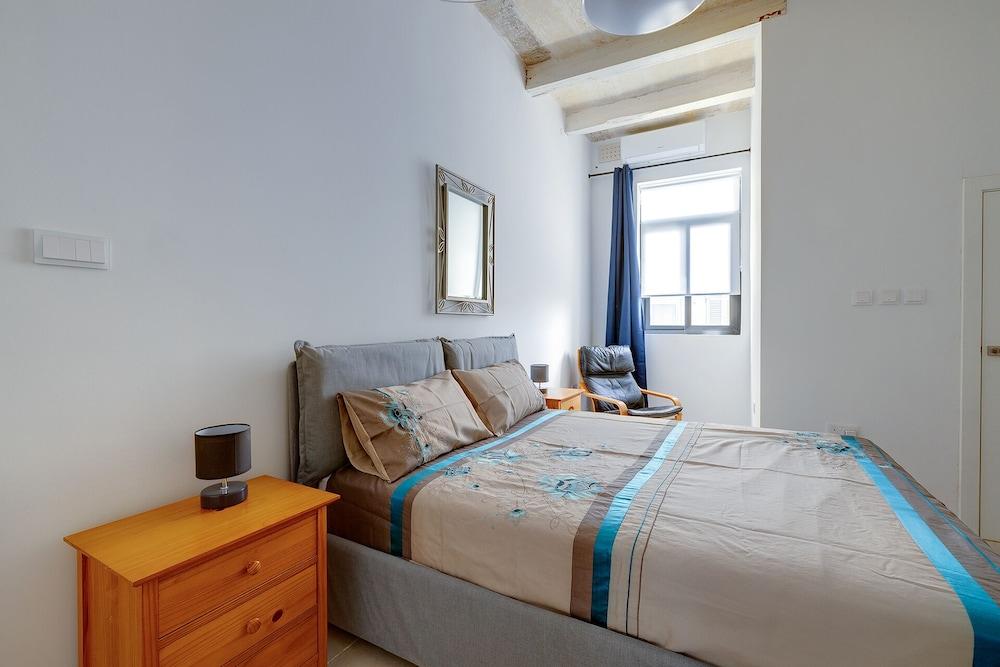 Stylish 2BR Apartment in Valletta