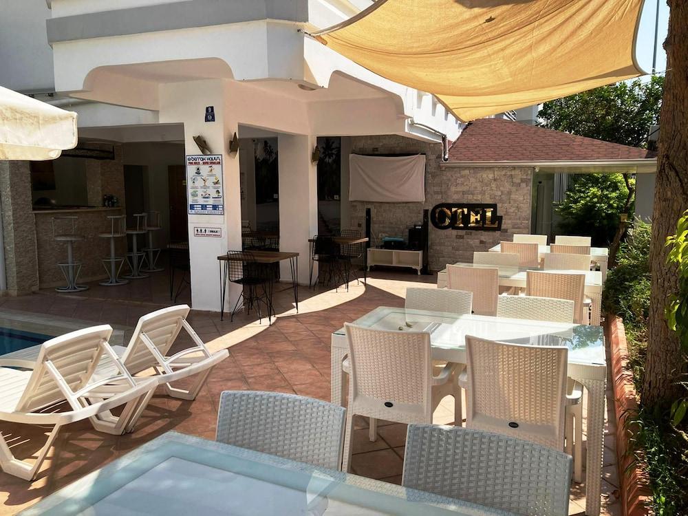 Christina Apart Otel