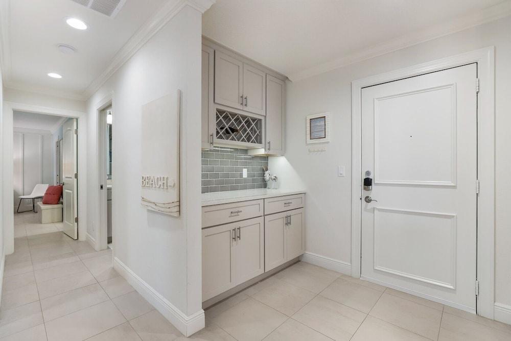 Waters Edge 104s 2 Bedroom Condo by RedAwning