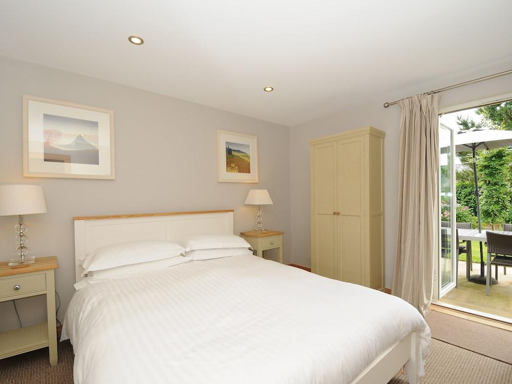 Swandown, 3 Blackdown